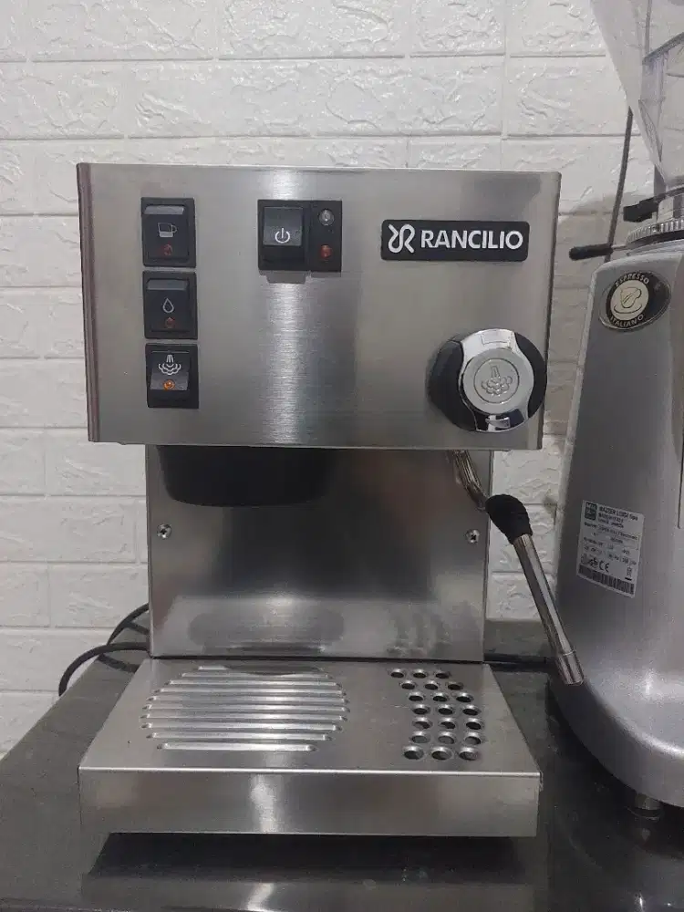 Rancilio Silvia v6 like new