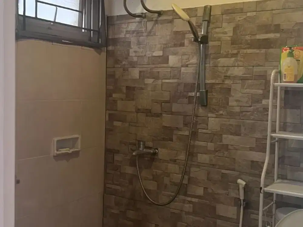 Disewa Rumah Semi Furnished AC Rapih Metland Puri Dekat Green Lake