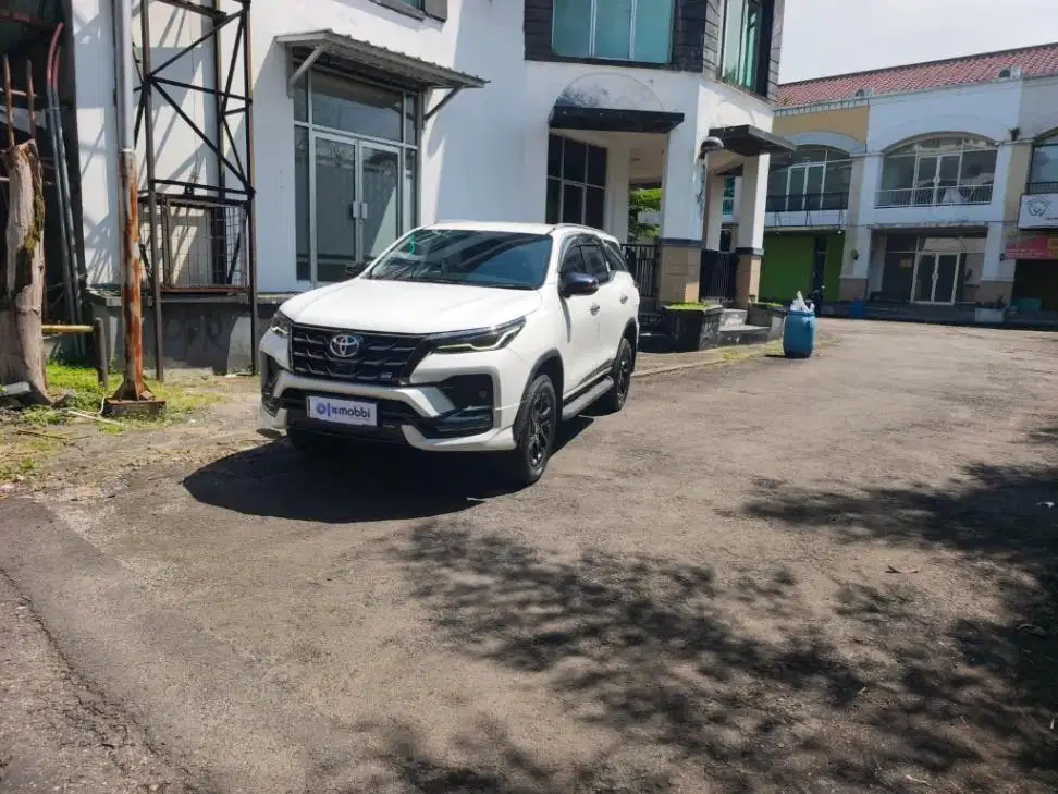 Like New - Toyota Fortuner 2.8 4x2 GR Sport DSL Solar AT 2023 Putih