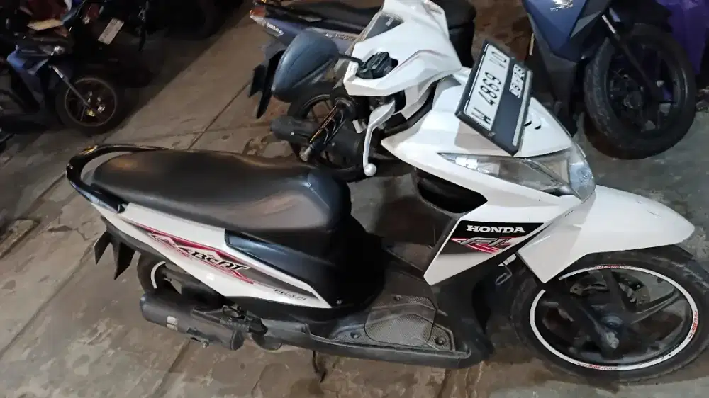 Dijual sepeda motor beat 2013
