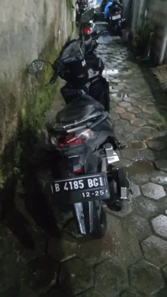 Vario 150 SP ,Pajek mati 4 tahun 
Suratatas nama sendiri 
Warna hitam