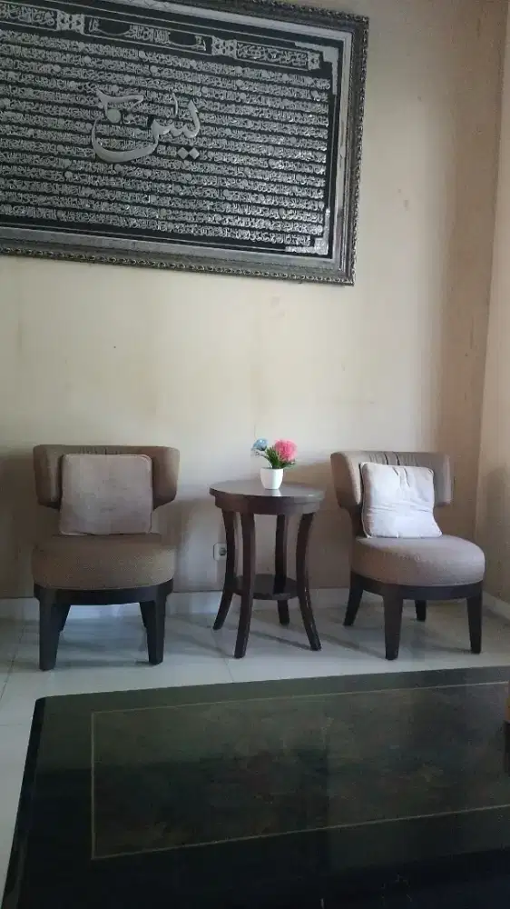 Kursi tamu single seat (2 pcs) plus meja bundar kayu