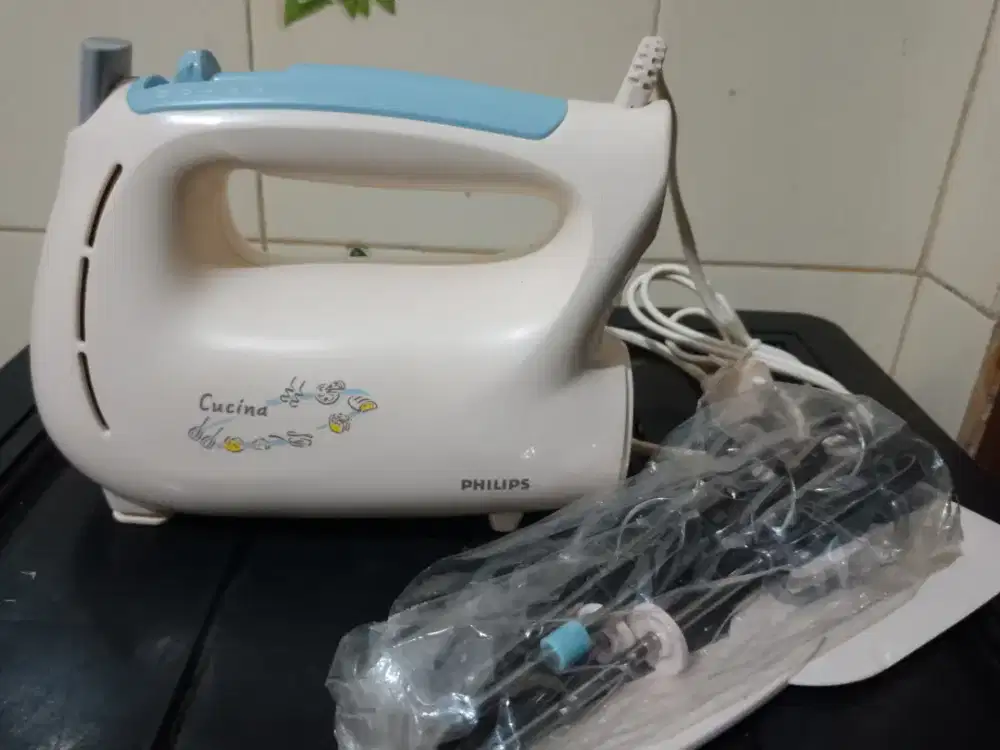 Mixer tangan philips baru. Belum pernah dipakai sama sekali. Minus dus
