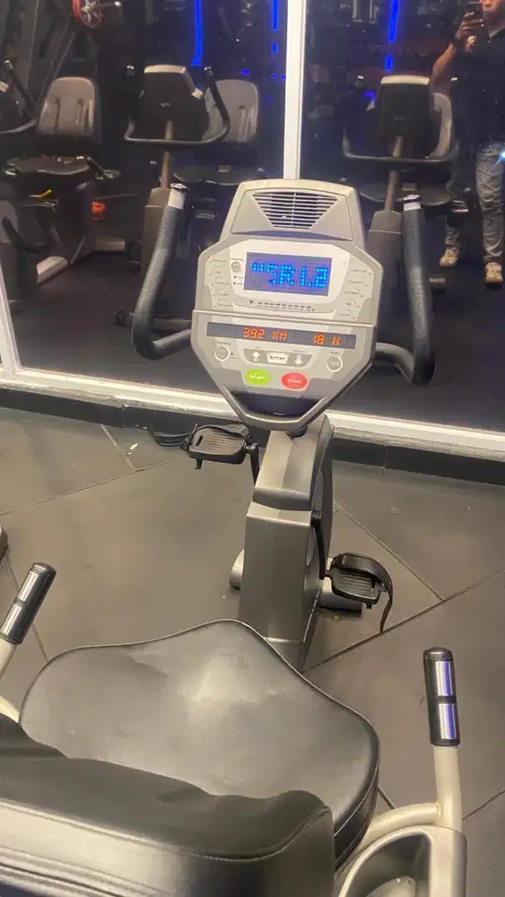 Recumbent Bike / Sepeda Statis Sandaran – Nyaman – Bekas Gym