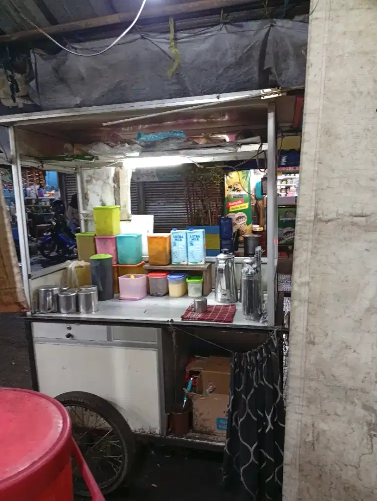 Jaga kios Minuman Thaitea & Dimsum