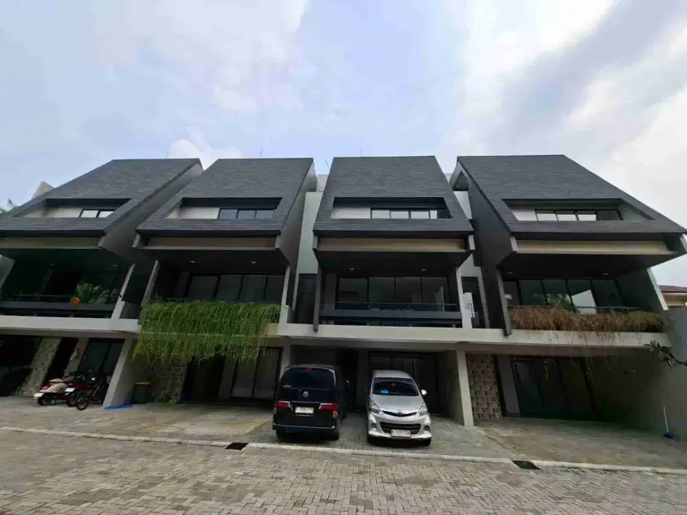 di jual rumah mewah lokasi sangat strategis di kemang jaksel