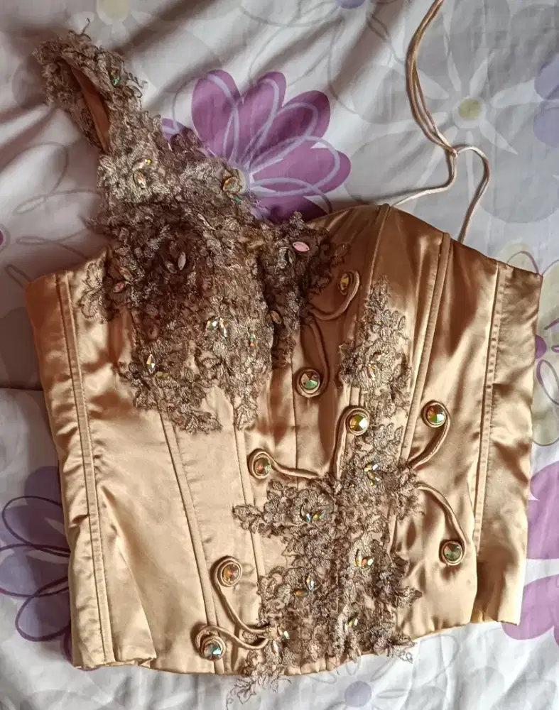 Baju pesta gold mewah