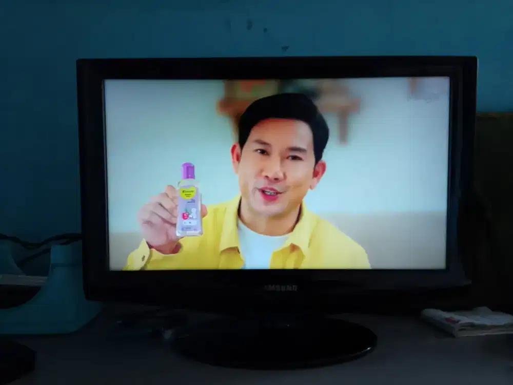 TV SAMSUNG 22 IN + STB nya