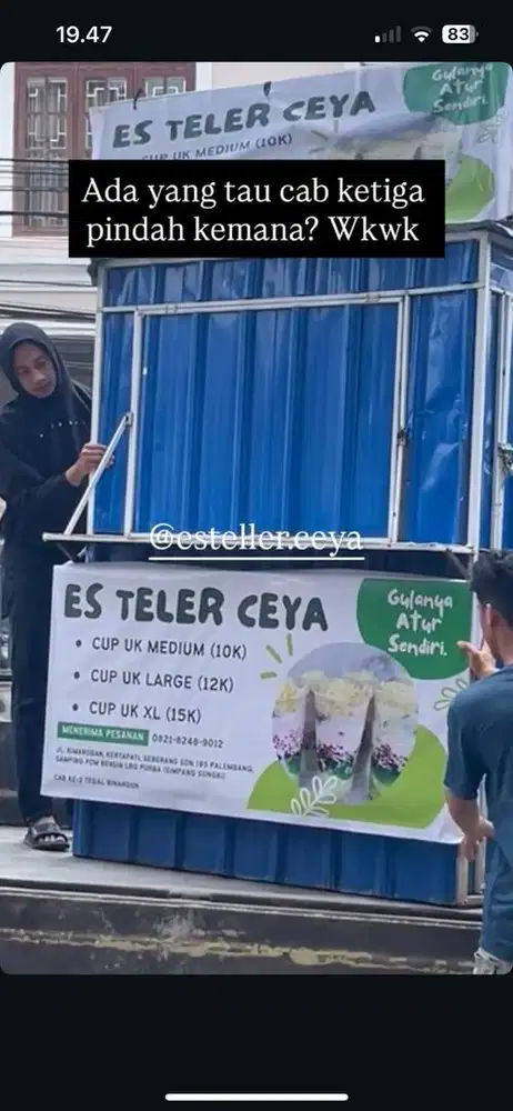 Kontainer biru rangka baja
