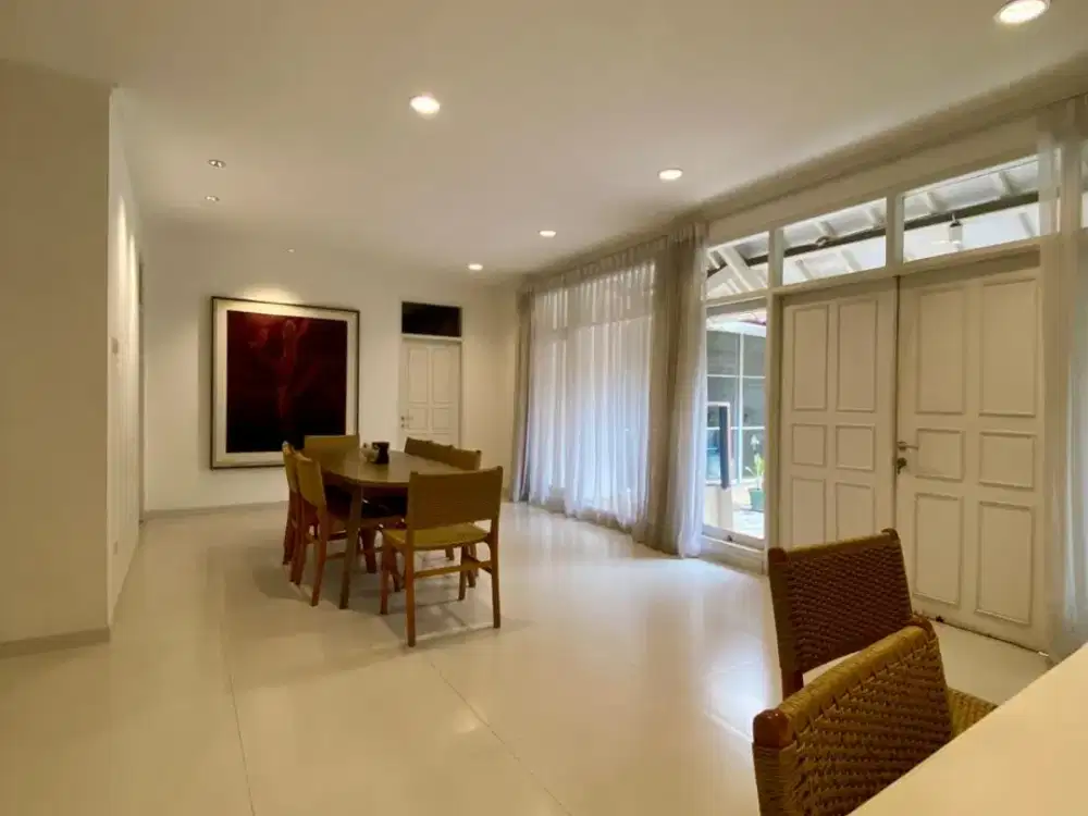 Rumah Asri Layak Huni Area Strategis jl Tulodong Bawah SCBD