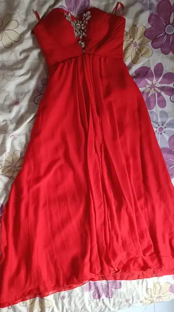 Dress pesta pernikahan simple mewah