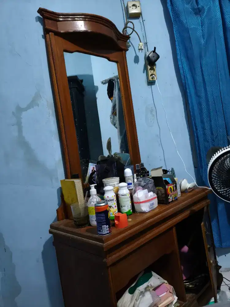 Meja rias masih layak