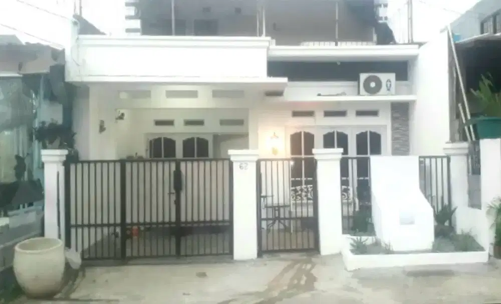 Jual murah rumah 2 lantai  Jl.Calung Raya dkt Margonda