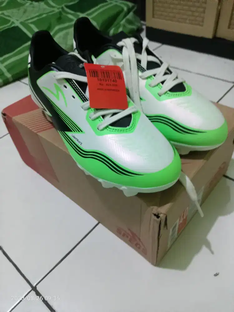 Sepatu Bola Specs Baru