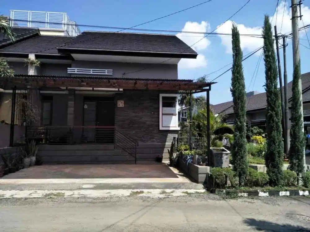 RUMAH DALAM KOMPLEK POSISI HOOK, SANGAT NYAMAN SIAP HUNI 2 LANTAI