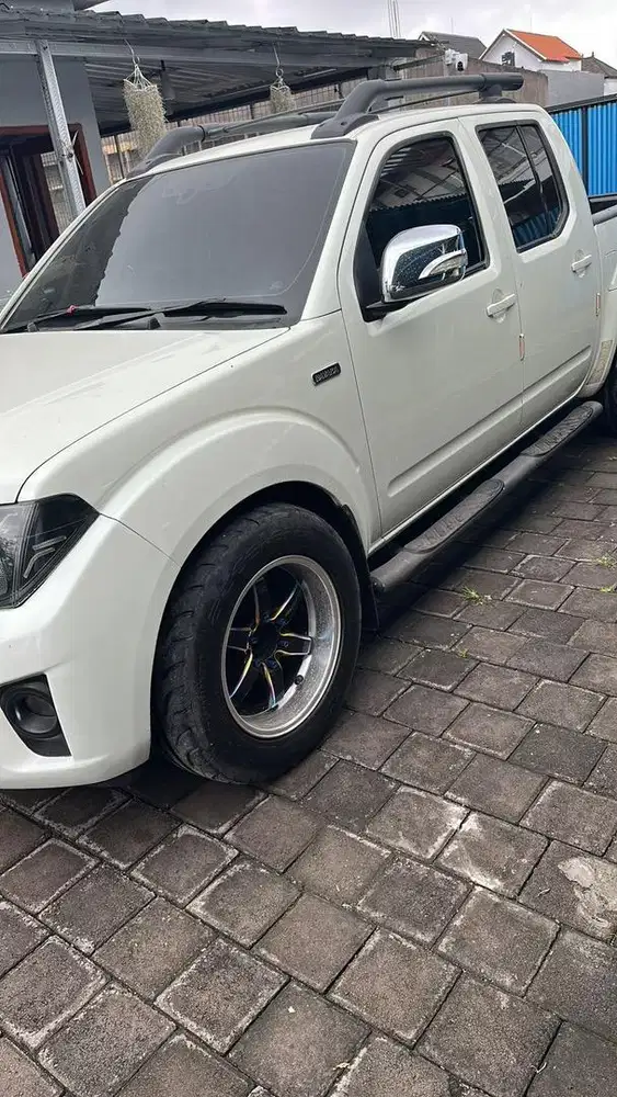 Jual mobil nissan nivara