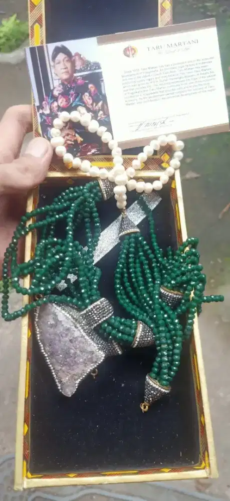 Kalung mutiara kombinasi intan Jamrud