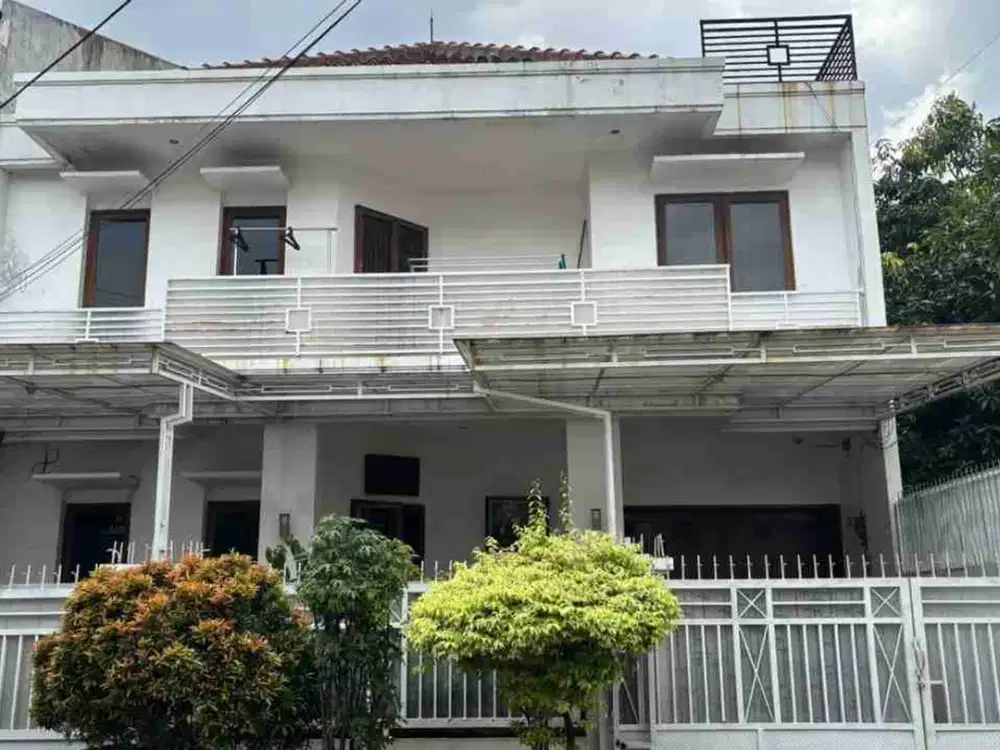 DIJUAL TERMURAH RUMAH BAGUS SIAP HUNI DALAM KOMPLEK BILLYMOON, JAKARTA TIMUR.
