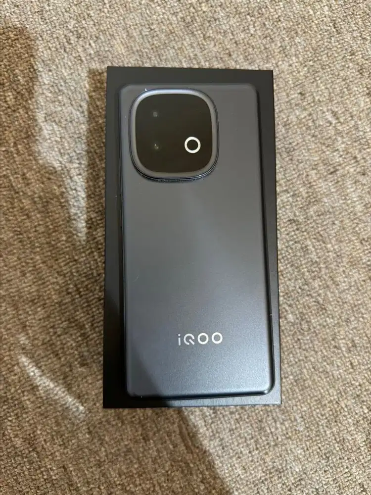 IQOO NEO 10 512 GB ram 32 GB black