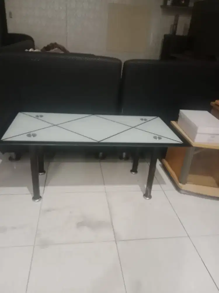 Meja Tamu Kaca 105x53x40Cm