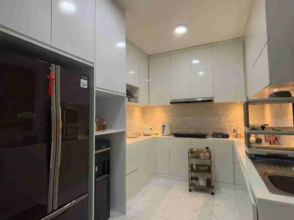 DIJUAL RUMAH CITRALAND PALMA CLASSICA RENOV CANTIK, HIGH CEILING, SEMI FURNIAH