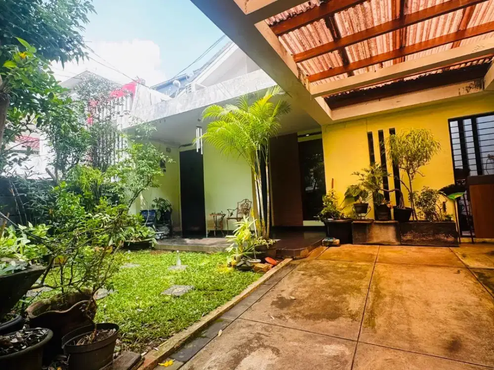 Dijual Rumah Siap Huni Di Dalam Kompleks Di Lokasi Terdepan Di Lebak Bulus 1 1/2 Lantai