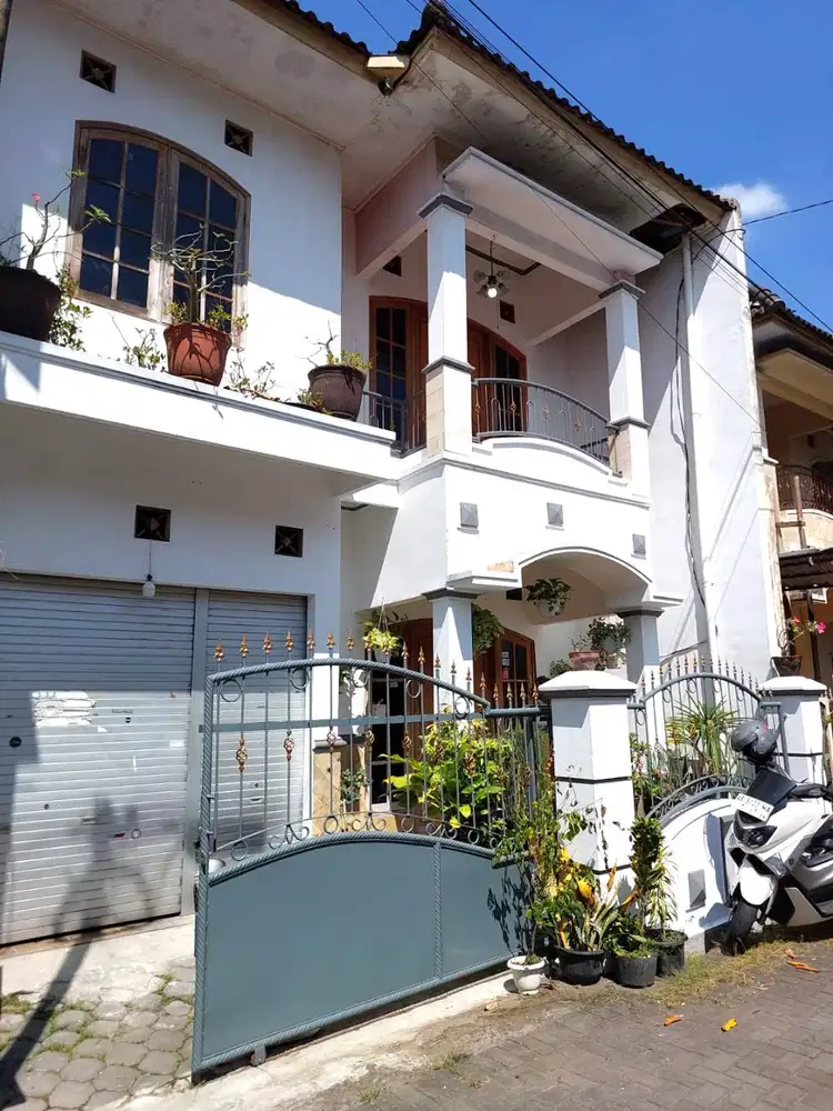 Rumah 2 Lantai Strategis dekat RSUD Wirosaban