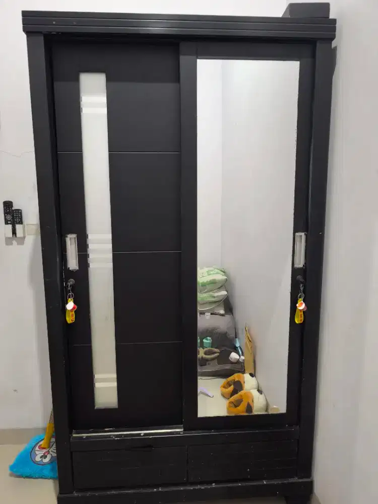 Lemari Pakaian Sliding Door Hitam + Cermin Besar - Bekas Layak Pakai