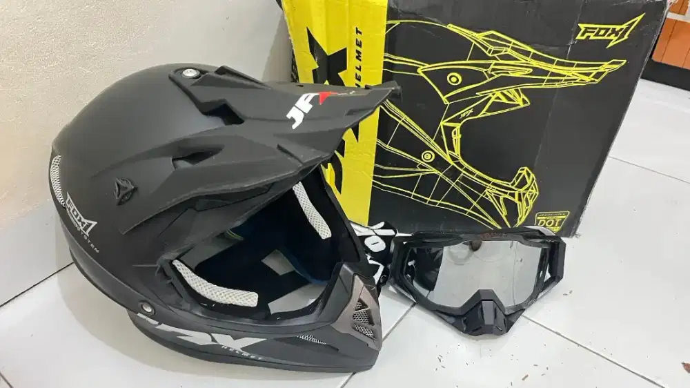 Helm JPX Cross Hitam