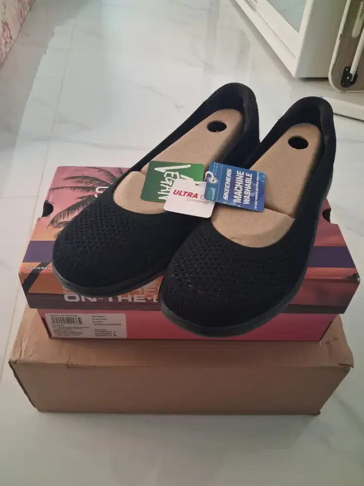 Sketchers On-The Go Flex Radiant Hitam