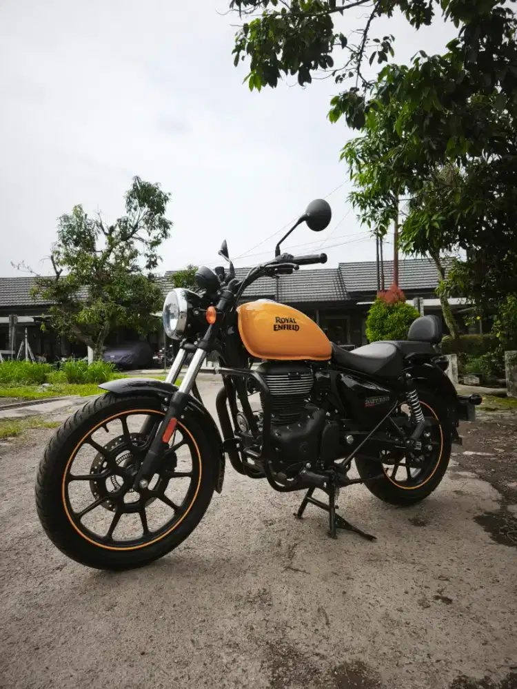Royal Enfield meteor 350 like new