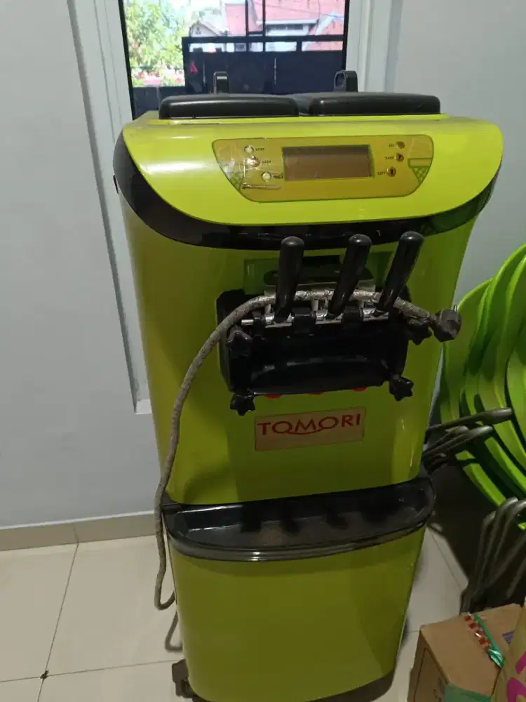 Mesin soft ice cream