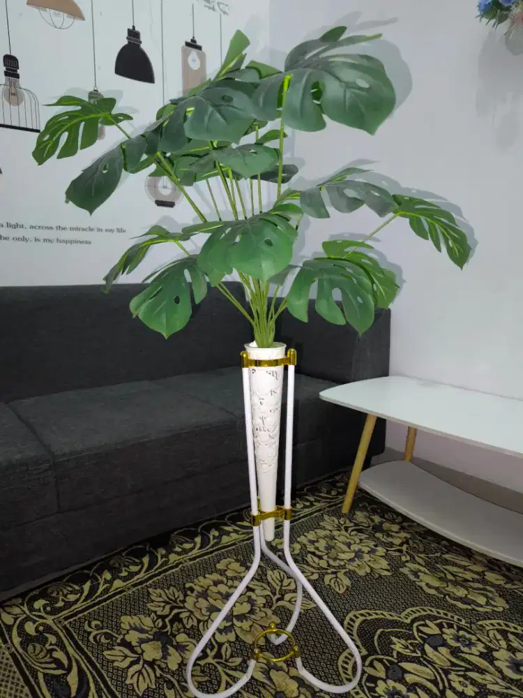 Pohon Hias Plastik Monstera + Vas Besi Estetik - Dekorasi Rumah