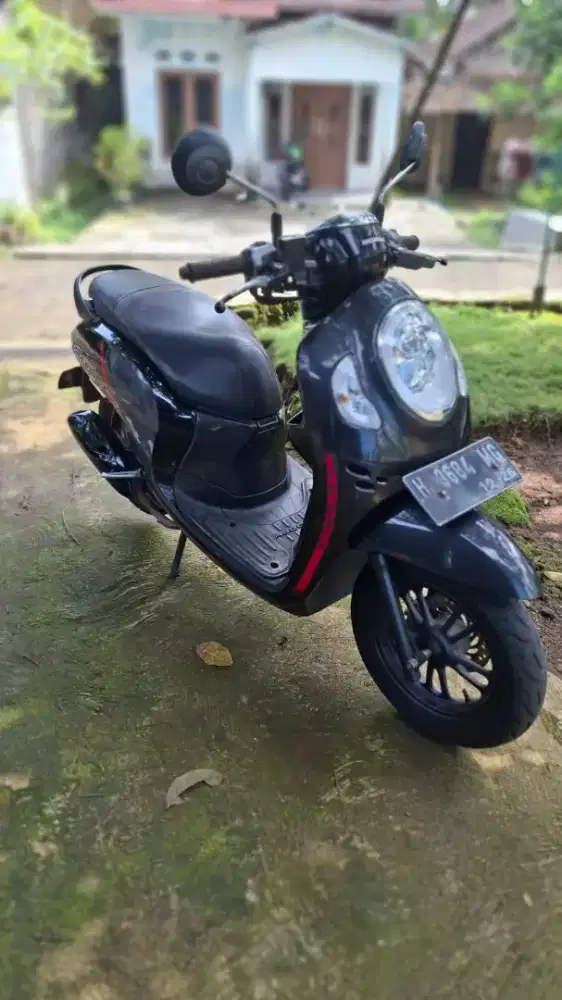 SCOOPY BLACK SPORTY 2021 LIKE NEW !!