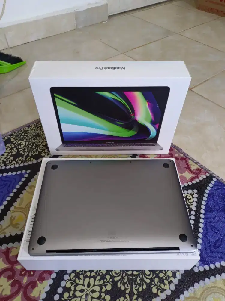 Apple MacBook Pro 13-inch M1 / 8GB / 256GB / Touch Bar
-