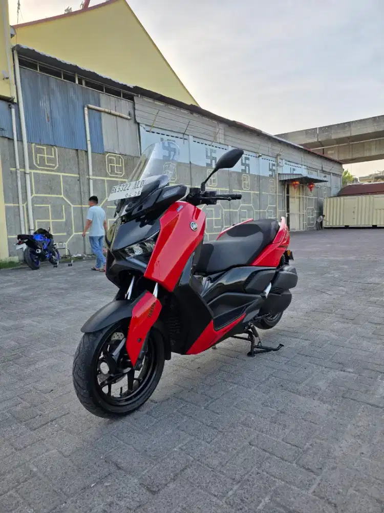 Yamaha Xmax Connected Merah 2023