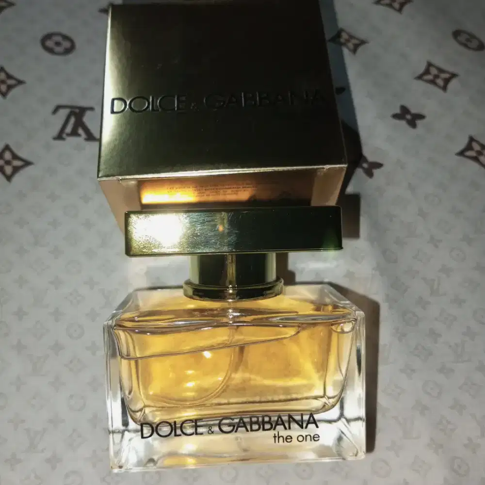 Dijual cepat parfume Prada Midnight Train Unisex n D&G wanita