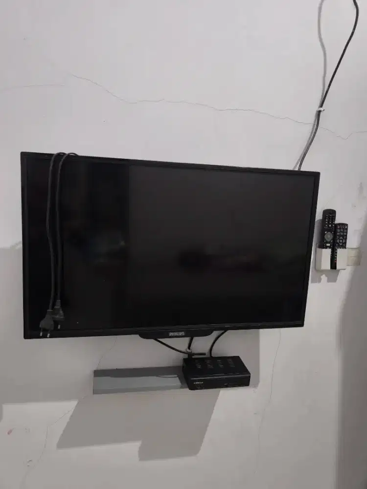 TV LED Philips 32 Inch + Set Top Box - Lengkap Siap Pakai