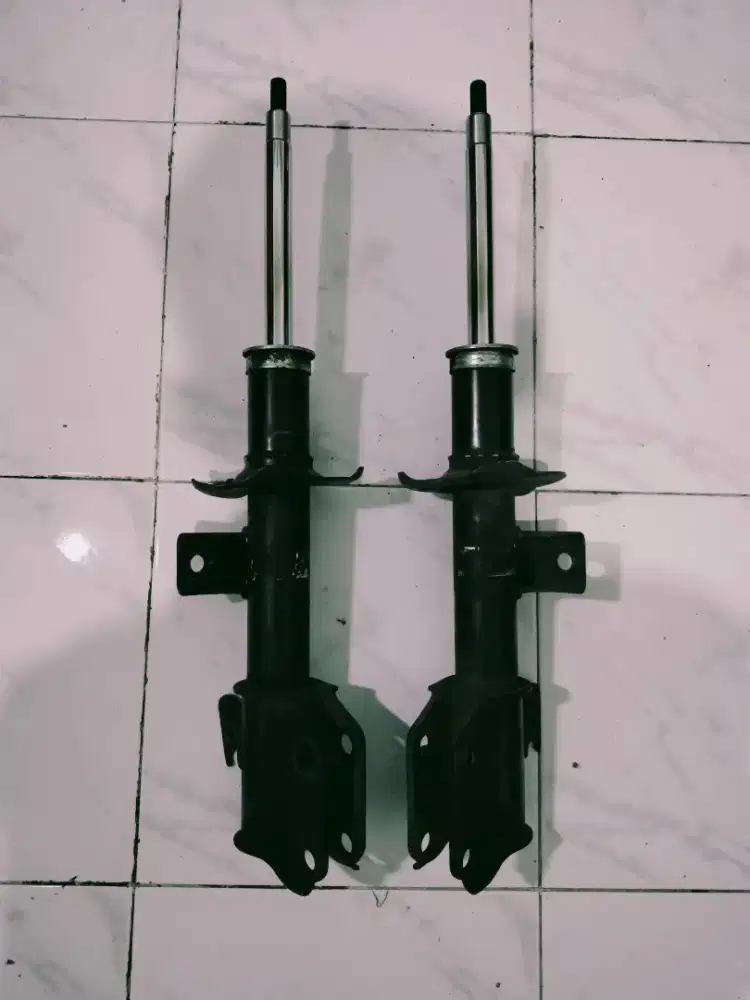 Dijual 1 set Shock Breaker Depan Sigra 1200cc Thn 2018