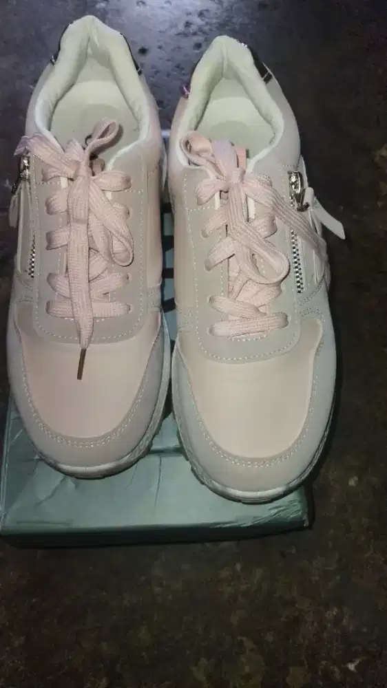 Sepatu cewe .ukur 38