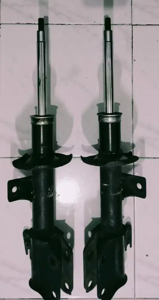 Dijual Shock Breaker Depan Kiri & Kanan Sigra 1200cc Tahun 2018
