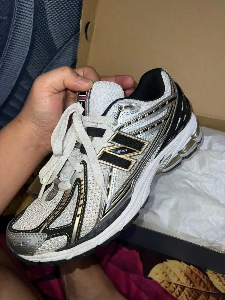 Sepatu NB 1906r white gold