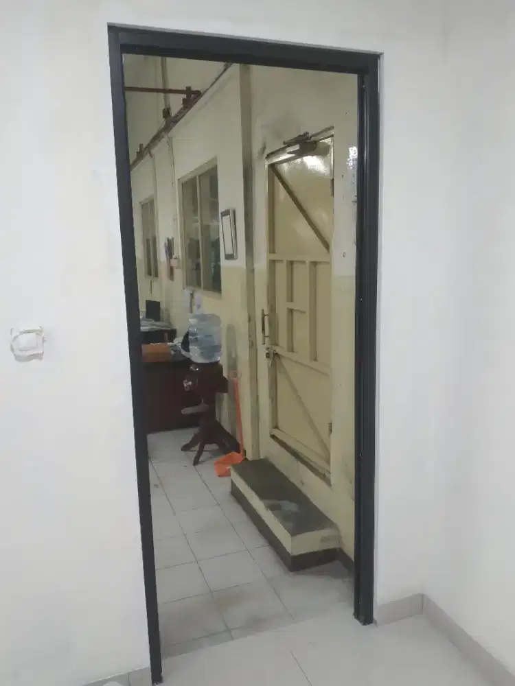 Kusen alumunium gawangan pintu T220cm L100cm hrg terpasang 800rb/unit