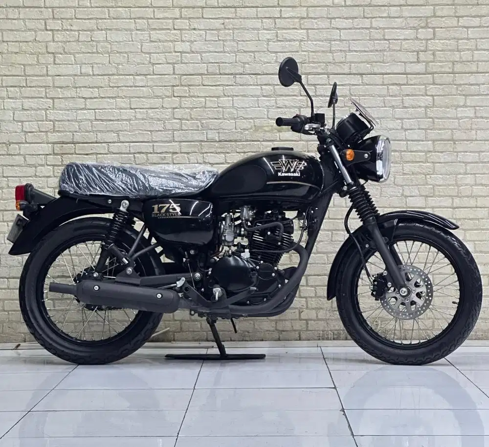 Kawasaki W175 Black Style KM 5rb 2924 Pajak panjang - Zaky Mustika