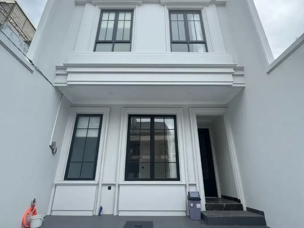 Rumah Brand New Model Eropa Janur Kuning Kelapa Gading Dijual