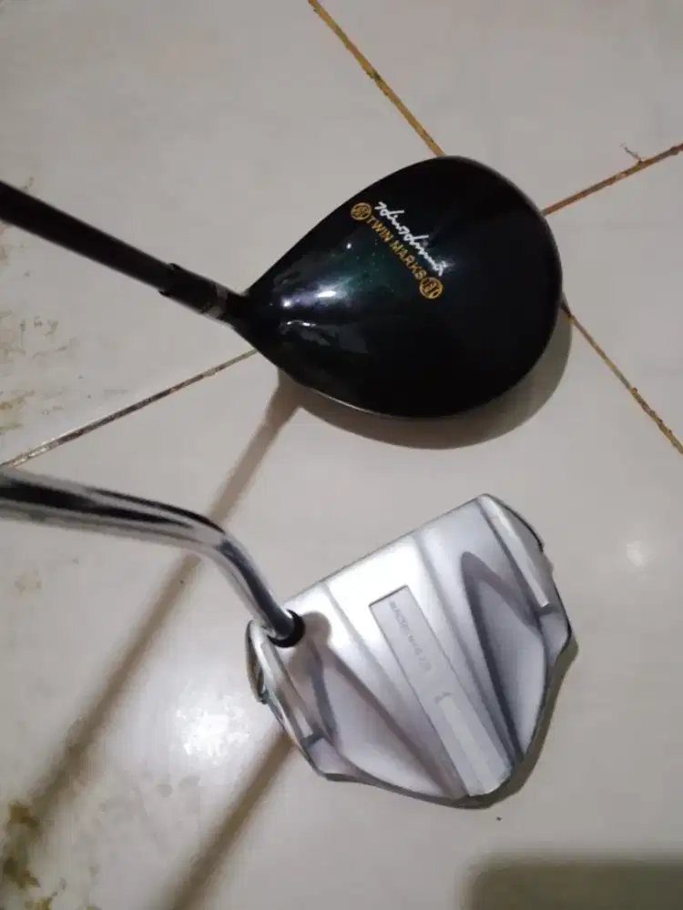 Jual stik golf ada 2batang masih sangat mulus sekali lok pejaten jks