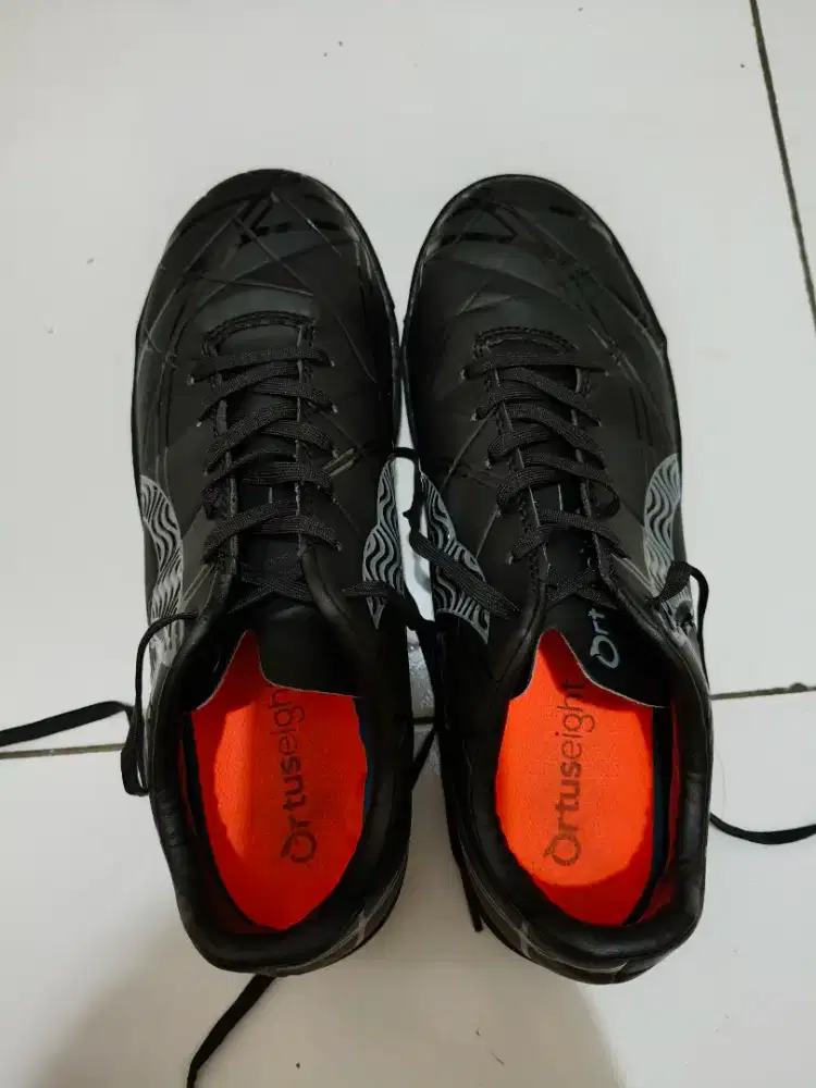 Sepatu futsal Ortuseight