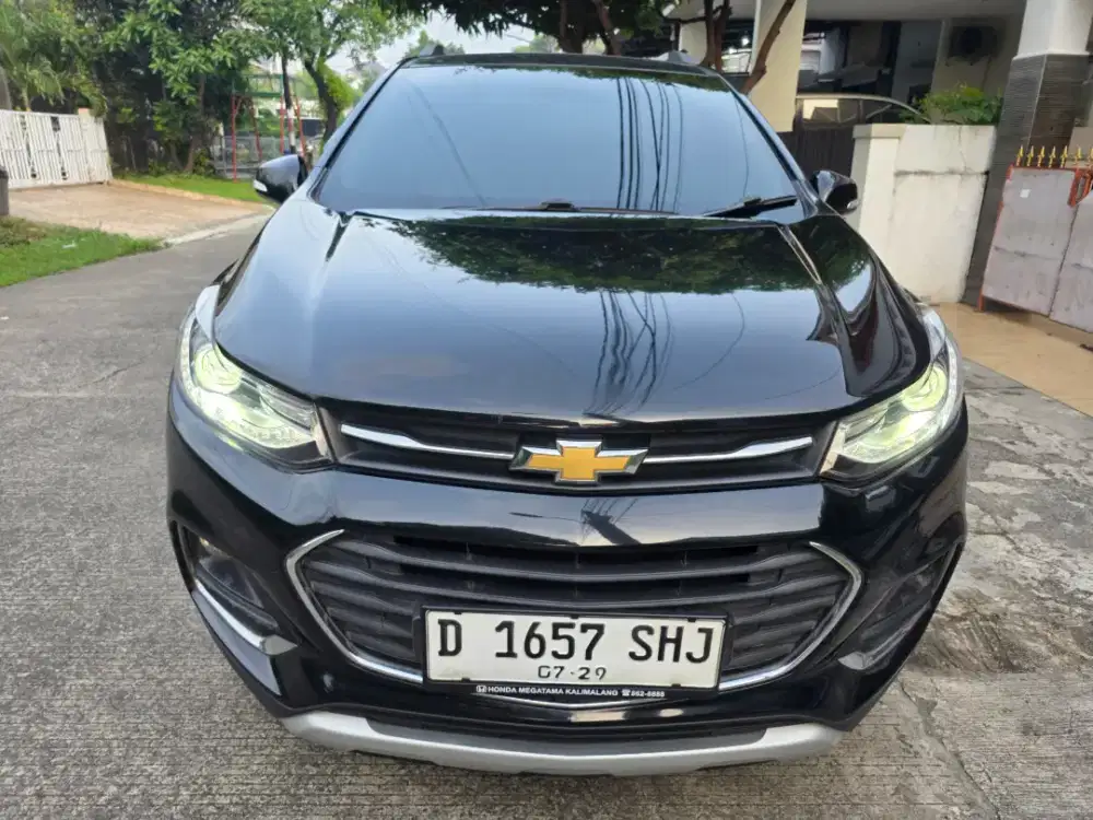 Dijual Chevrolet Trax AT 1.4 2018 warna black beauty
