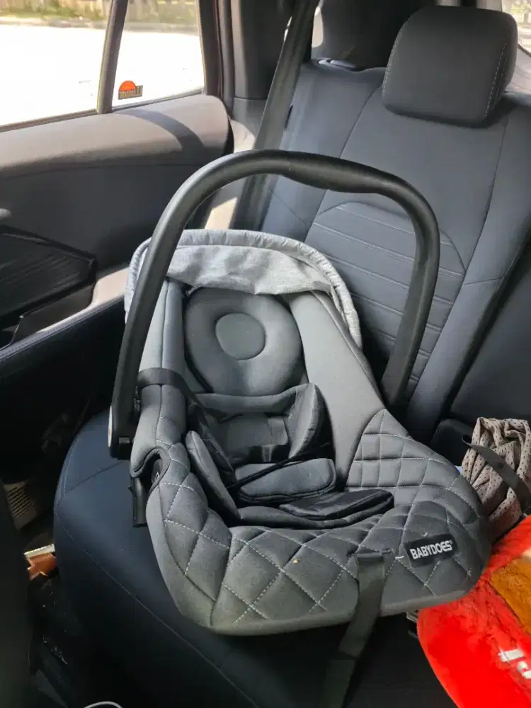 Preloved Carseat Newborn Babydoes