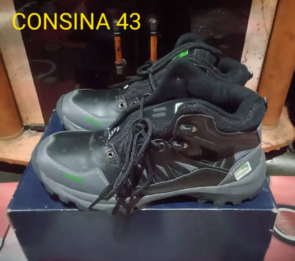 Sepatu Hiking CONSINA